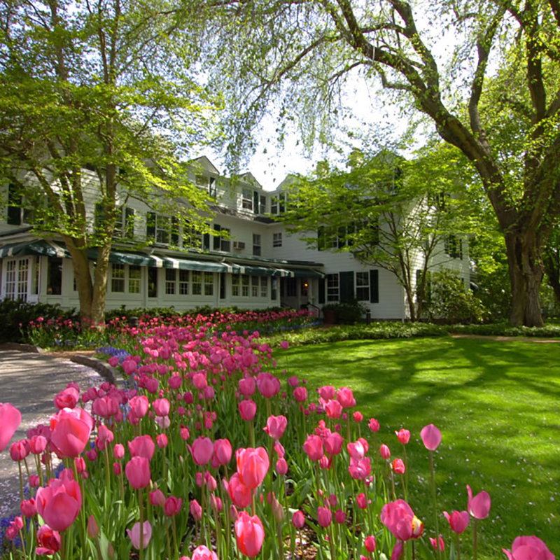 Huntting Inn Exterior